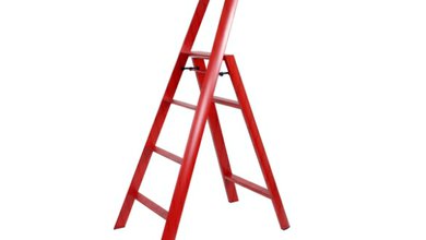 Lucano-4-Step-Aluminum-Step-Stool-with-200-lb.-Load-Capacity-Kat.jpg